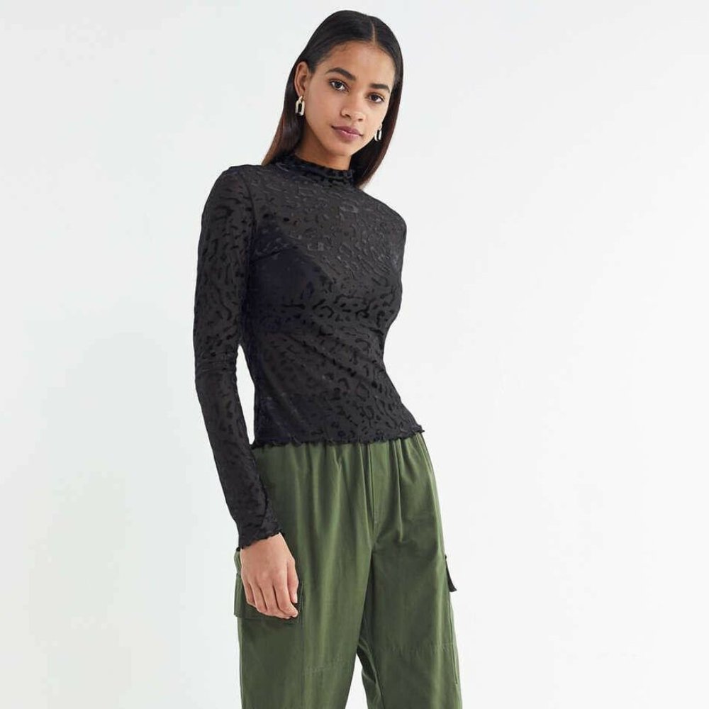 Out From Under Women’s Size Medium Leopard Print Velvet Mock Neck Top